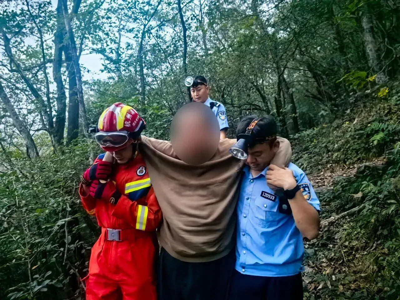 层林尽染云海翻浪 户外赏秋人气攀升：徒步先收这份保命指南-DoTmT分享网